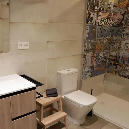 Atico Industrial Centrico, Reformado, Air-acond, Wifi Apartment