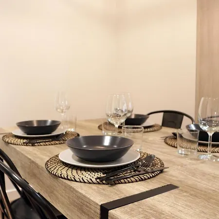 Apartamento ático Industrial Céntrico. Reformado. Aire Acond, Wifi